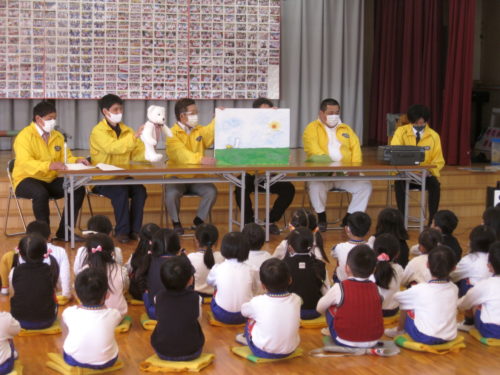 静ト協青年部会　読み聞かせでトラックのイメージ向上